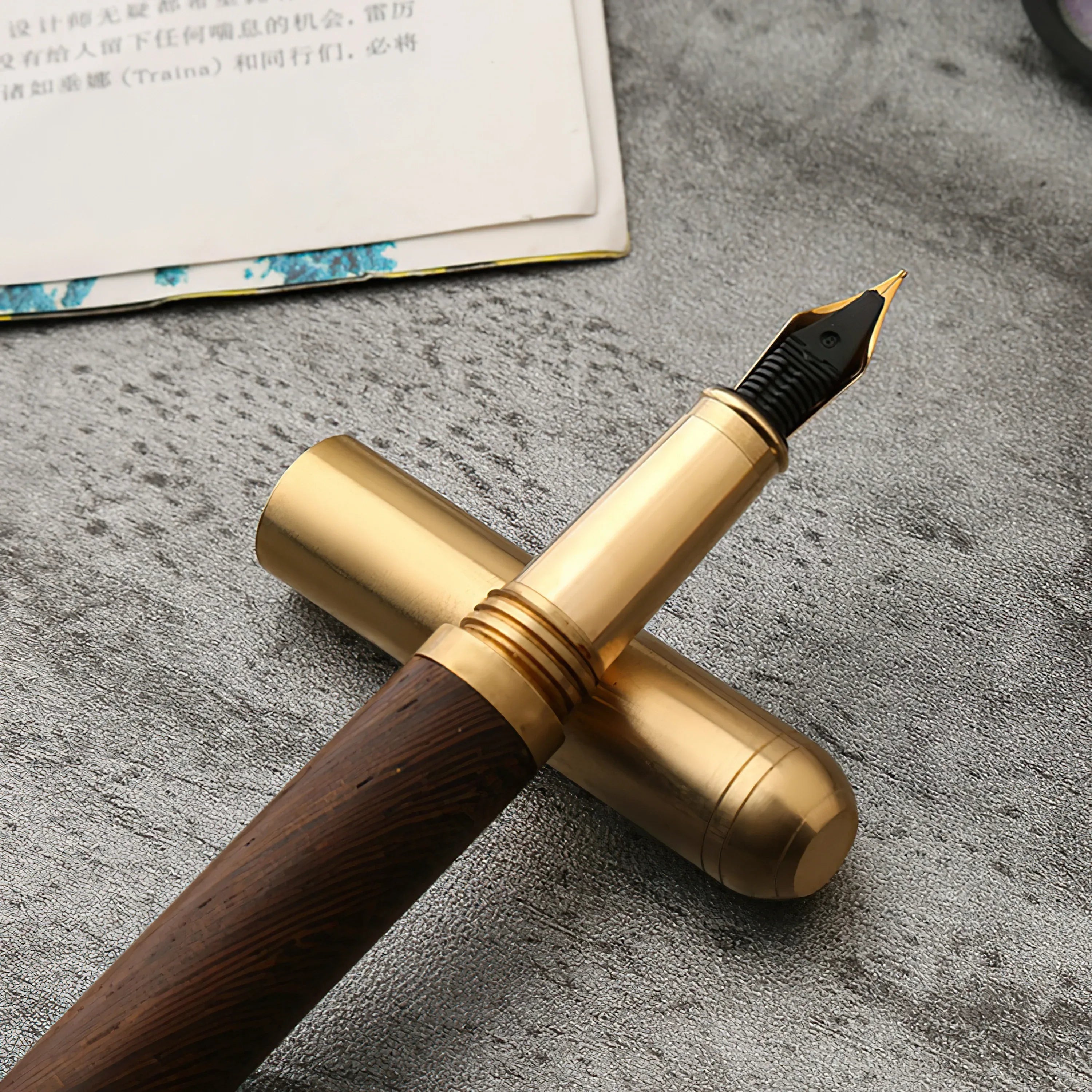 Le Hemmingway | Stylo plume artisanal en bois et laiton