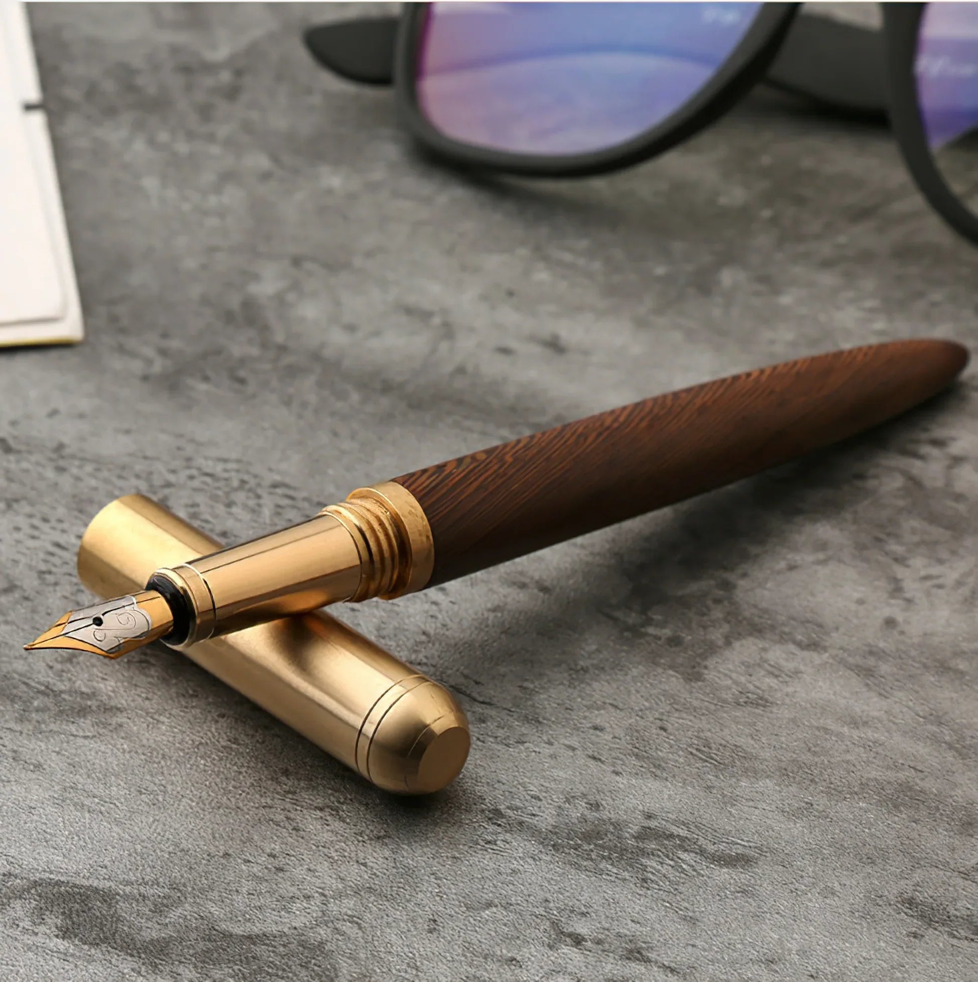 Le Hemmingway | Stylo plume artisanal en bois et laiton