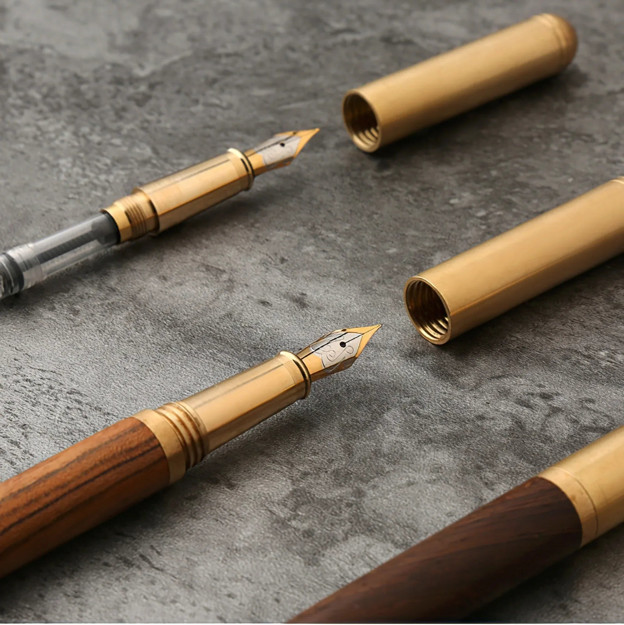 Le Hemmingway | Stylo plume artisanal en bois et laiton