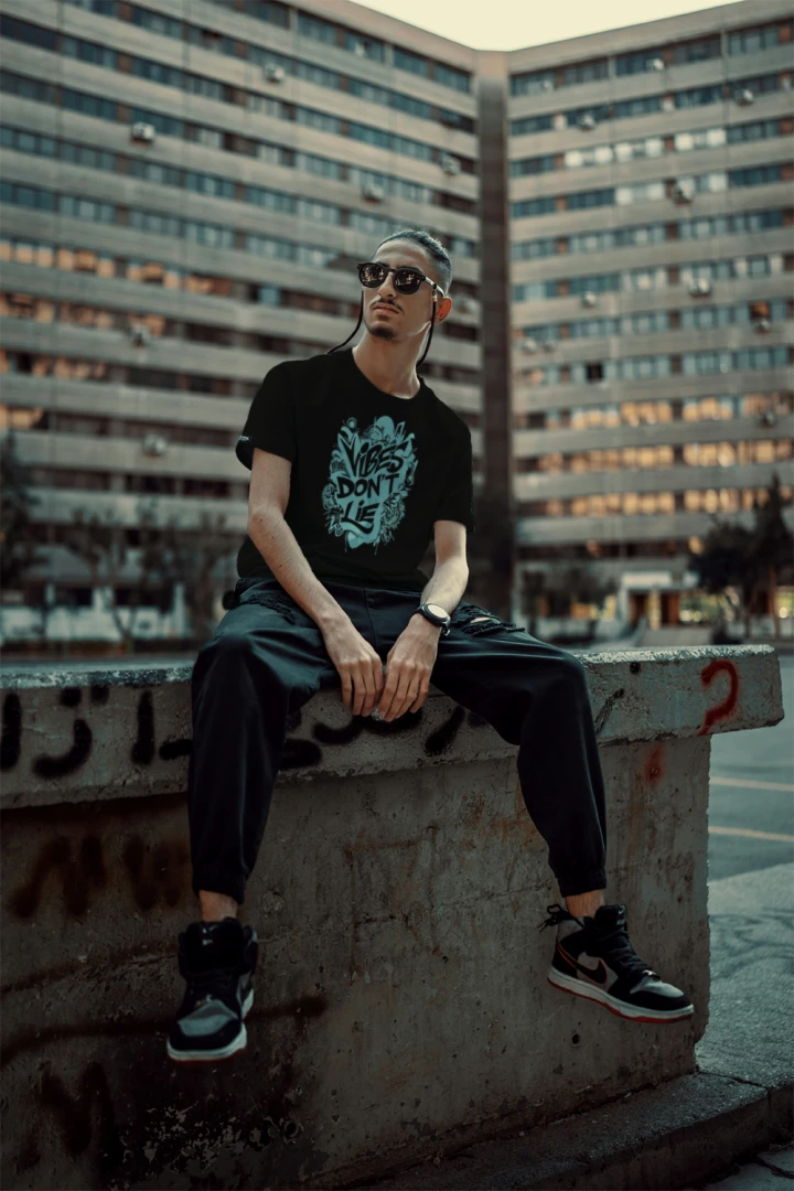 Ink Cartel – Camiseta Edición Azul Cielo “Vibes Don’t Lie”